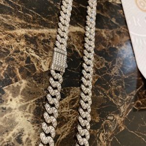 Real 925 silver
Bust down cuban link moissanite gems real 925 silver